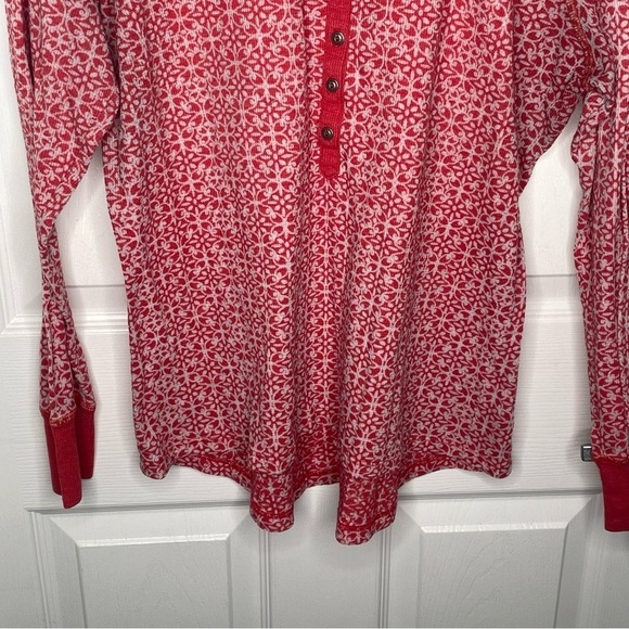 Kuhl Mia Henley Waffle Knit Thermal Top in Red/White Batik Floral Gorpcore XL - Picture 5 of 14